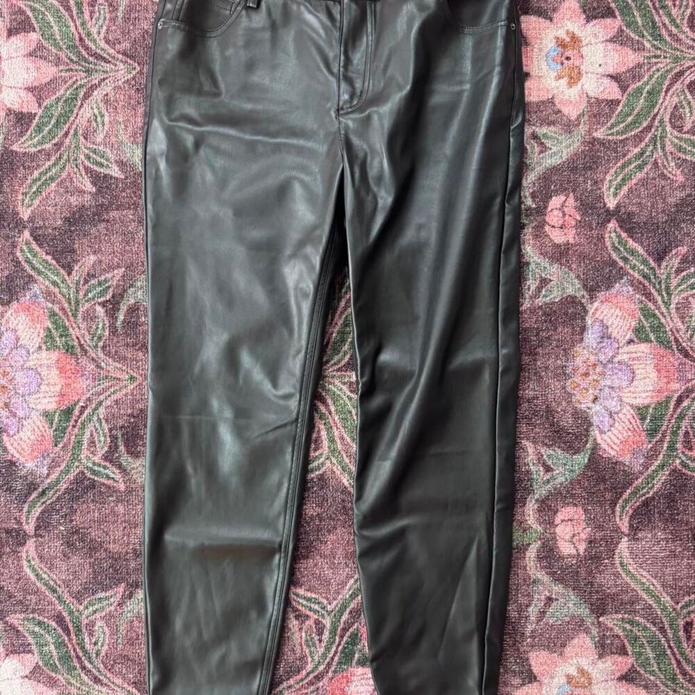 Baccini Women's Black Faux Leather Pants Size 10